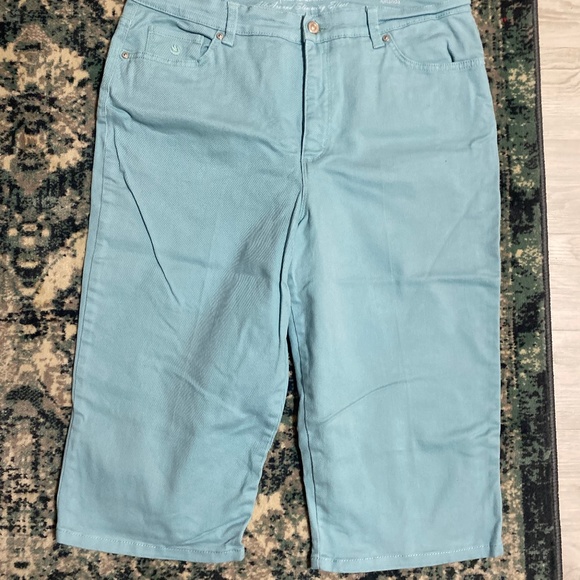 Capris - Picture 1 of 3